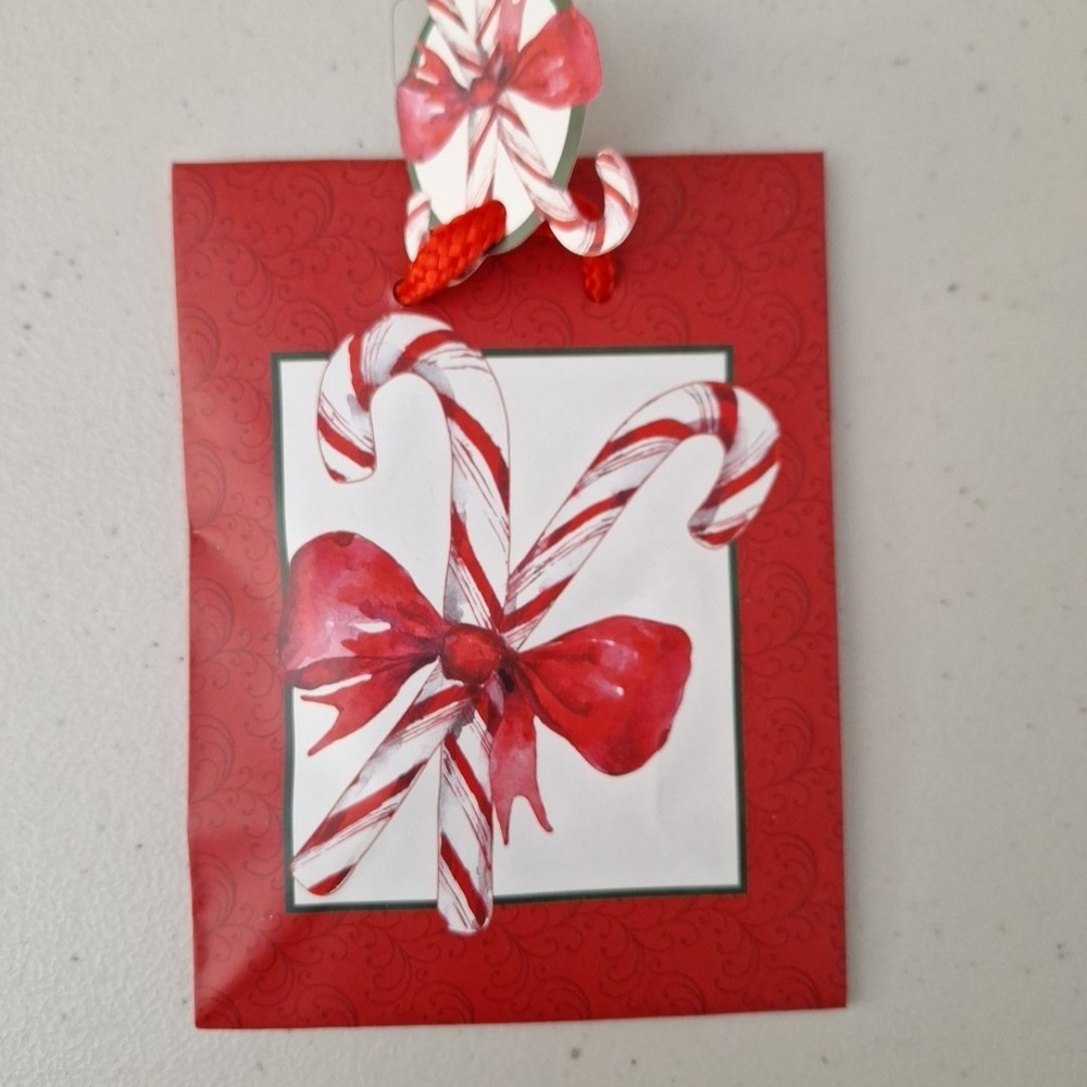 LOT OF 8 NEW VINTAGE CHRISTMAS GIFT BAGS w/ Tags and Tissue Paper 5.5" x 4.25" - Picture 6 of 10